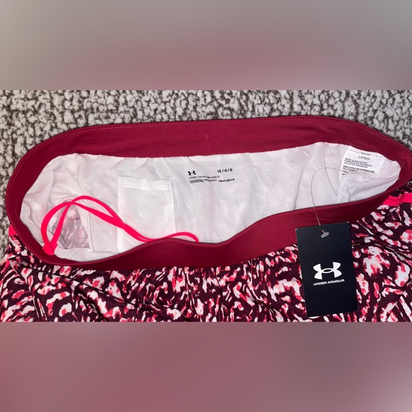 NWT UNDER ARMOUR WOMENS SHORT SIZE L - Picture 4 of 5